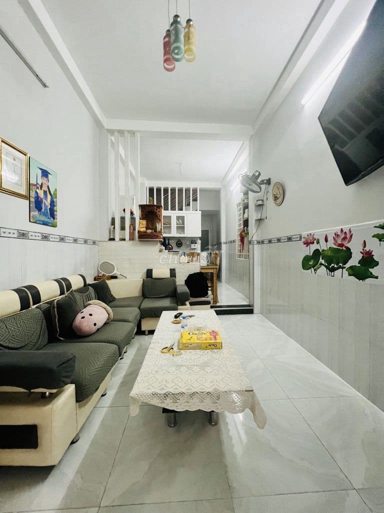 Cạnh chợ Thủ Đức không ngập 50m2 căn góc 3 tầng cho thuê 9tr/ tháng