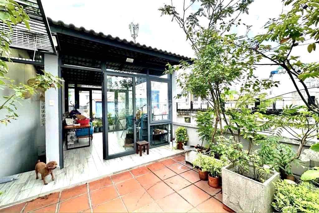 Bán siêu phẩm 3 tầng bến vân đồn, ngang 4.9m, nhà đẹp vào ở ngay.