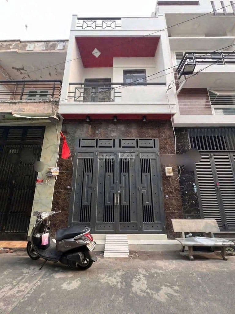 chủ gộp căn bán gần chợ ở qui đức hưng long