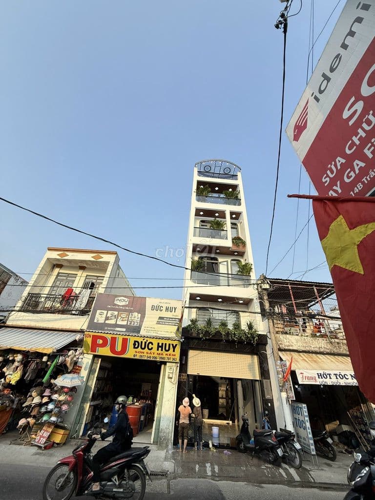 Siêu Phẩm 4 tầng Có Thang Máy Mặt Tiền Chợ Trần Quang Cơ