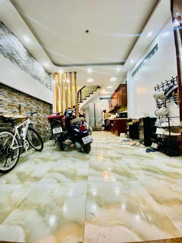 NHÀ MỚI HỘ KHẨU CẦU GIẤY - Ô TÔ ĐỖ CỔNG - MỚI ĐẸP Ở LUÔN - FULL ĐỒ