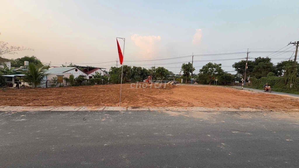 dang cân bán đât 1tỷ490 110m2 kế trường tieu học Trung lạp Hạ, củ Chi