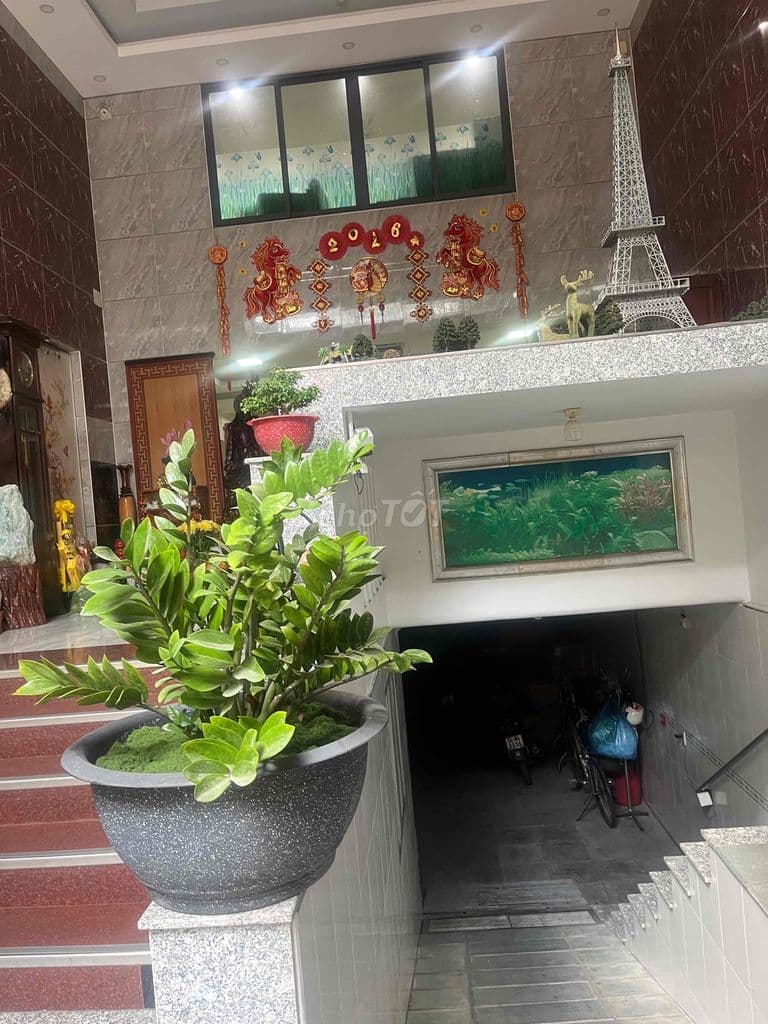 Toà nhà VPKD GaT3 Cộng Hoà, 8 tầng, 6x23m.