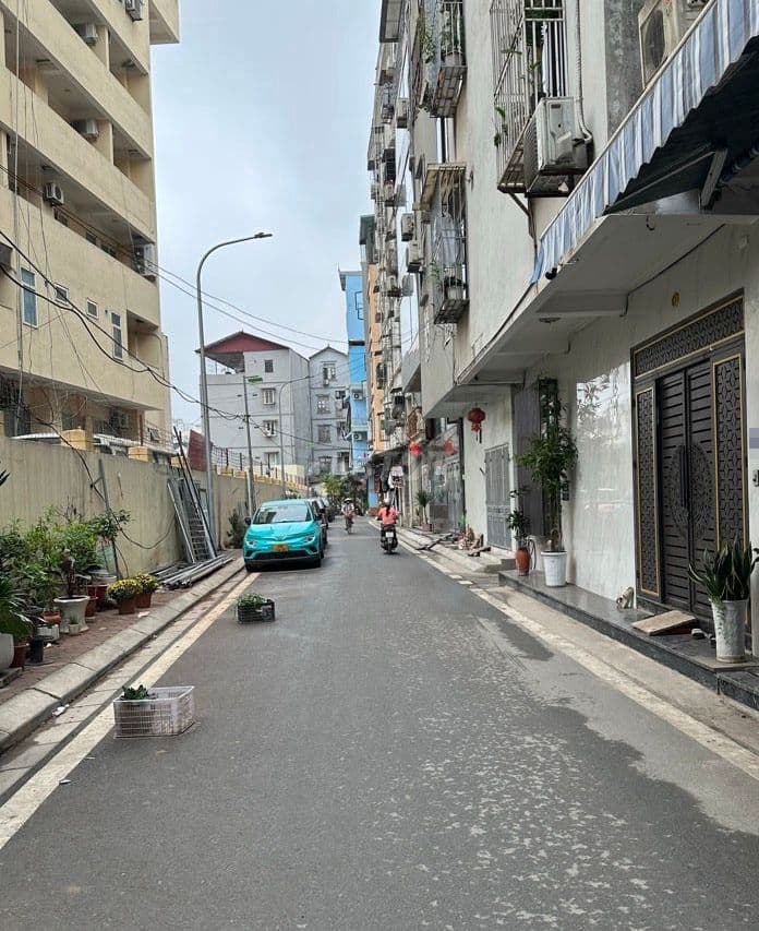 LÊ VĂN HIẾN - ĐÔNG NGẠC -BÁN NHÀ DÂN XÂY -KHU PHÂN LÔ 2 THOÁNG