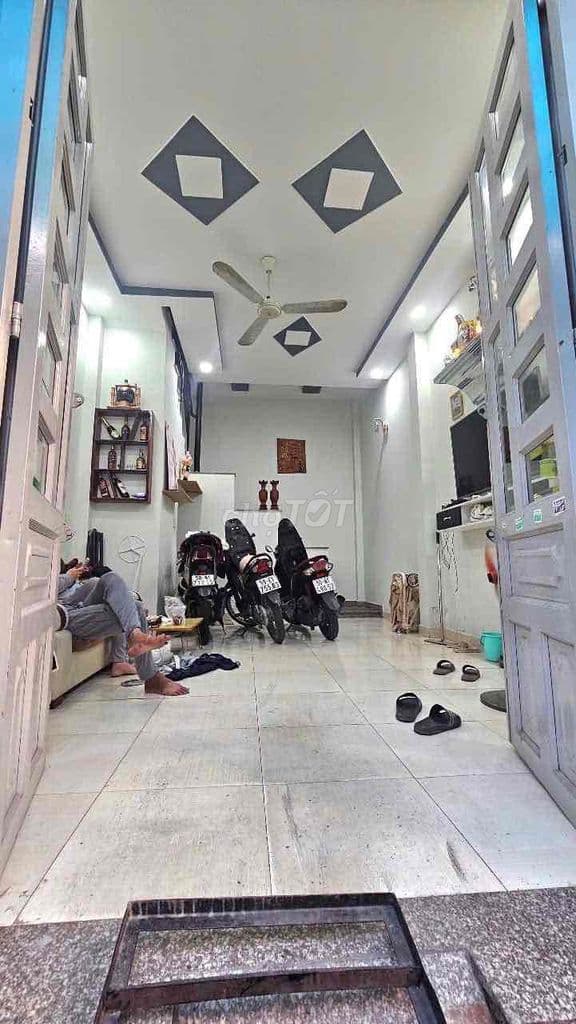Nhà Ngộp 4x7m 2Lầu ST (2PN 2WC) Hẻm 5m Thông. 1/ Đs19A - Ấp Chiến Lược - Ảnh 2