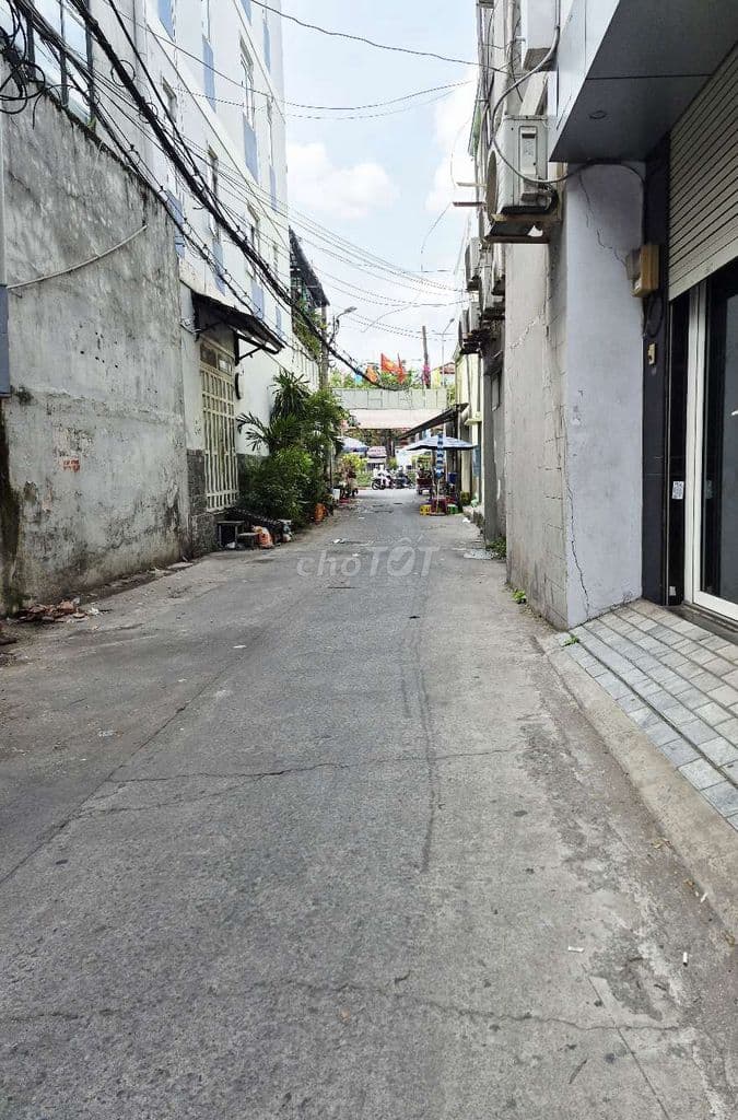 Bán gấp nhà hẻm xe hơi, DT 61m sát vách Quận 1 Phường 15 Bình Thạnh