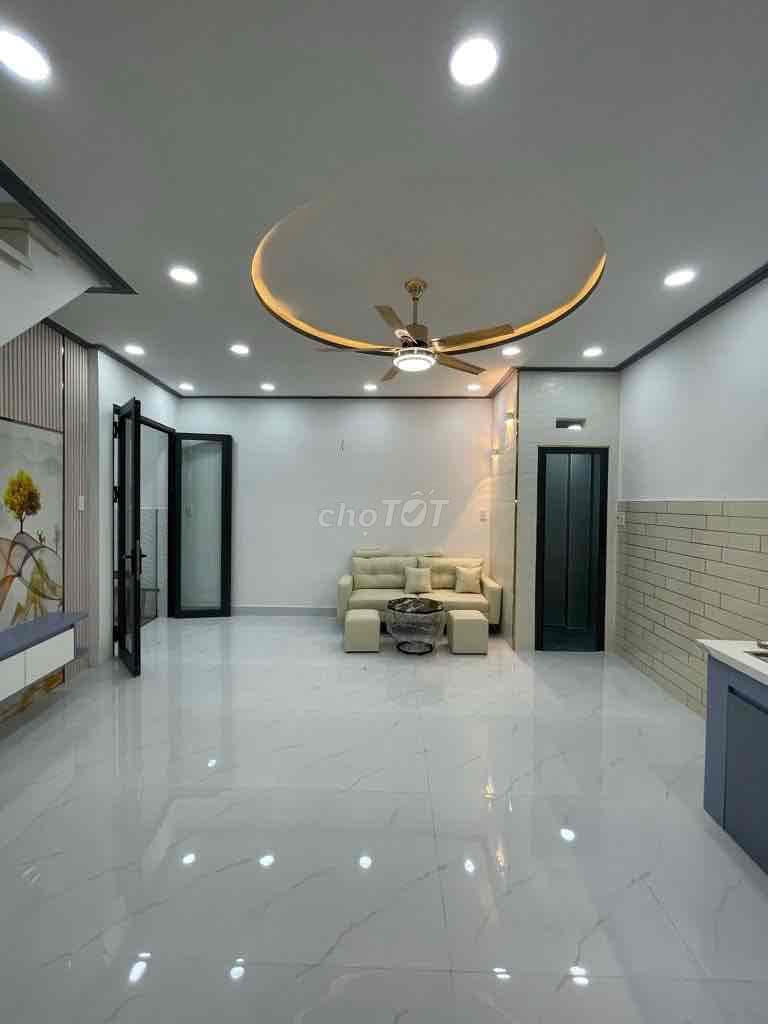 Nhà mới 2 tầng, nở hậu, 3PN, 39 m2-gần cầu Hậu Giang, 3.5 tỷ