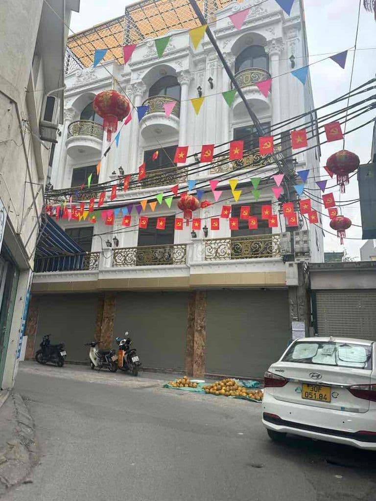 Bán nhà Trịnh Văn Bô, có thang máy, nhà mới, ngõ ô tô tải. 8,4 tỷ. Căn