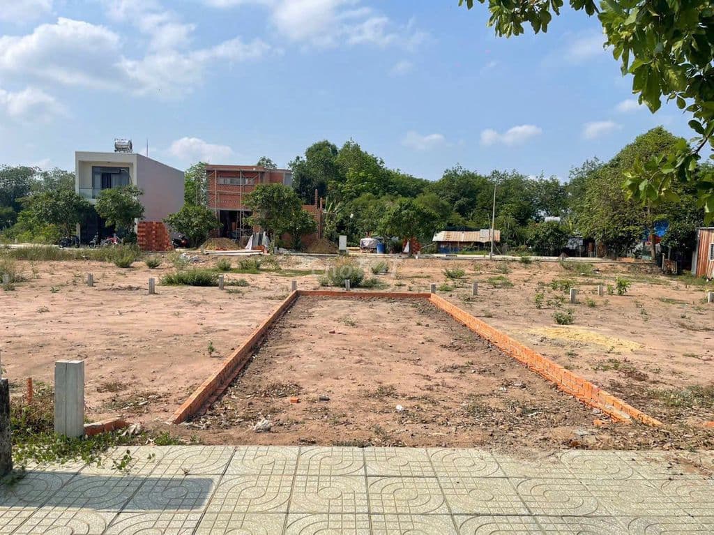 Chủ cần bán đất lô đất liền kề Vin giá 1 tỷ 2 Đ Giồng Cát , dt 100m2 .