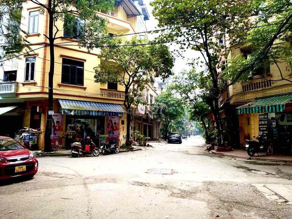 🔥🔥phân lô - vỉa hè ô tô đỗ tránh - kinh doanh - nhà dân xây - 30m ra m