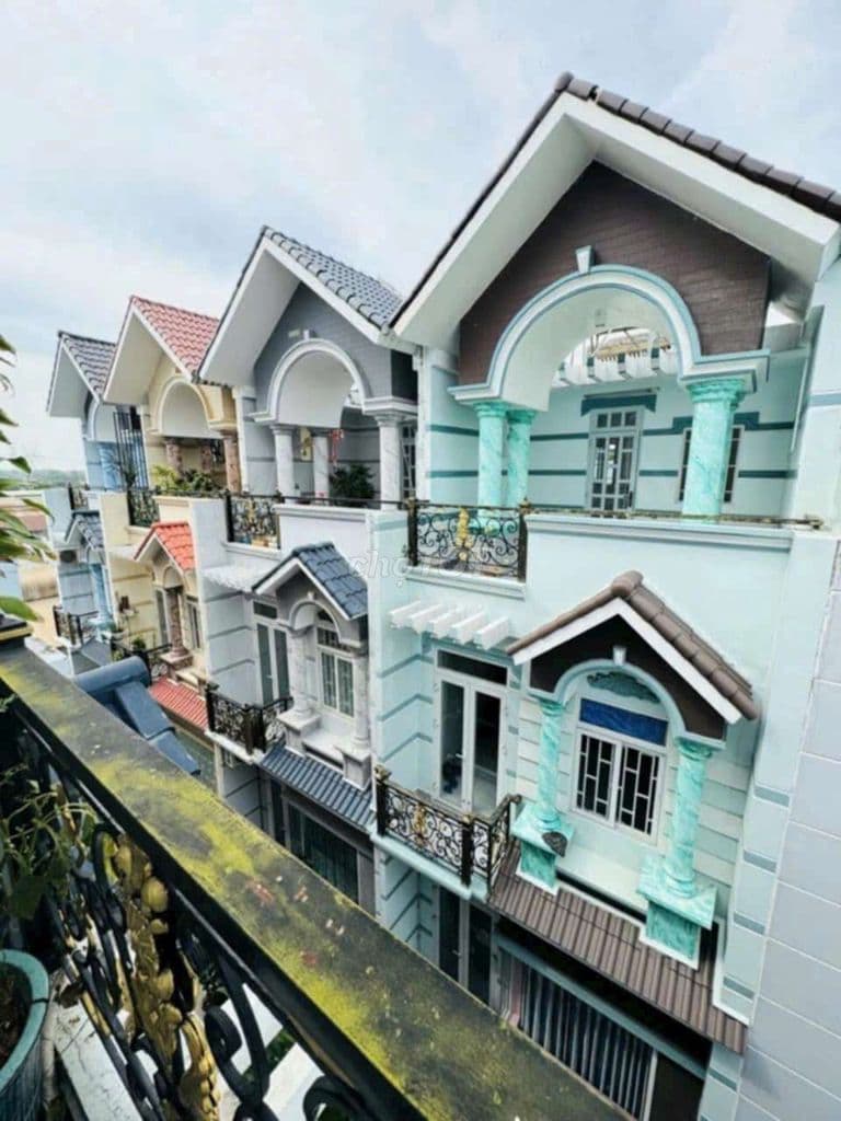 Nhà phố 3.5 lầu ngay ADV và quận 6