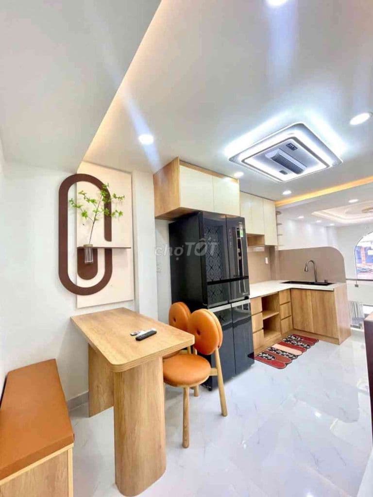 Chỉ 6,8 tỷ có nhà 5 tầng , hẻm 4m, Nguyên Hồng, 4 phòng ngủ master - Ảnh 3