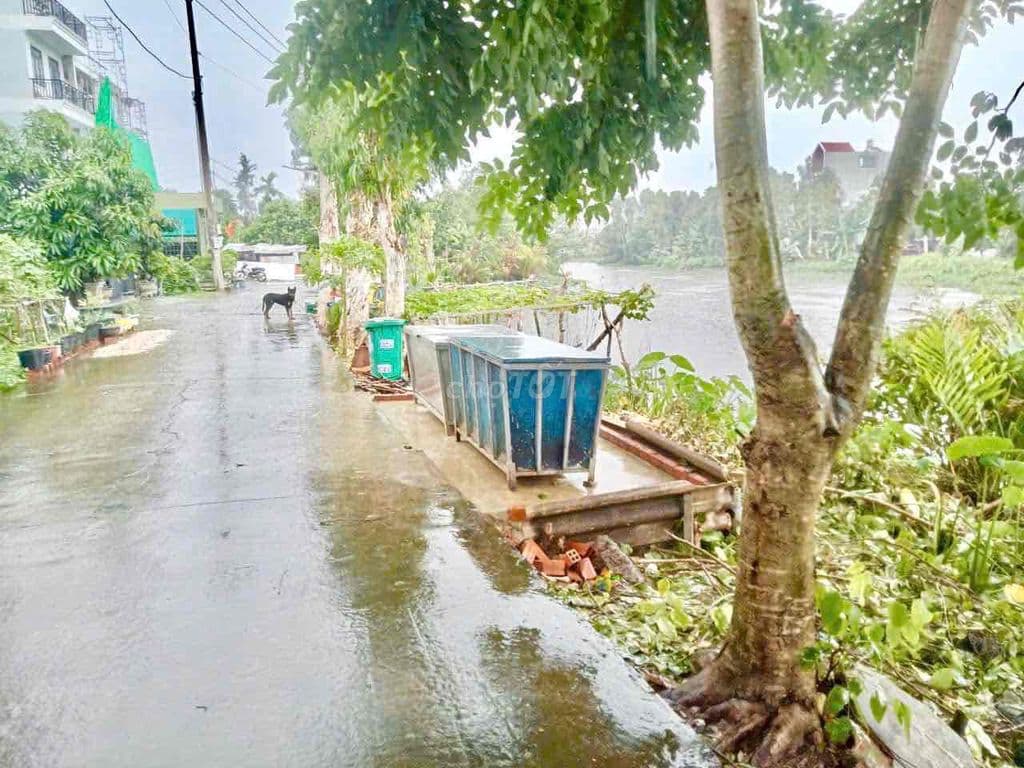 Mặt tiền sông cầu ông Đụng P. Thạnh Lộc . DT: 5,16 x 20m đường xe hơi