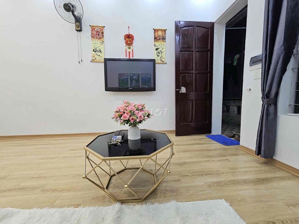 Bán tập thể phố Tân Triều nhà đẹp 2 thoáng 2 ngủ ở ngay 70m2 T2 sổ to