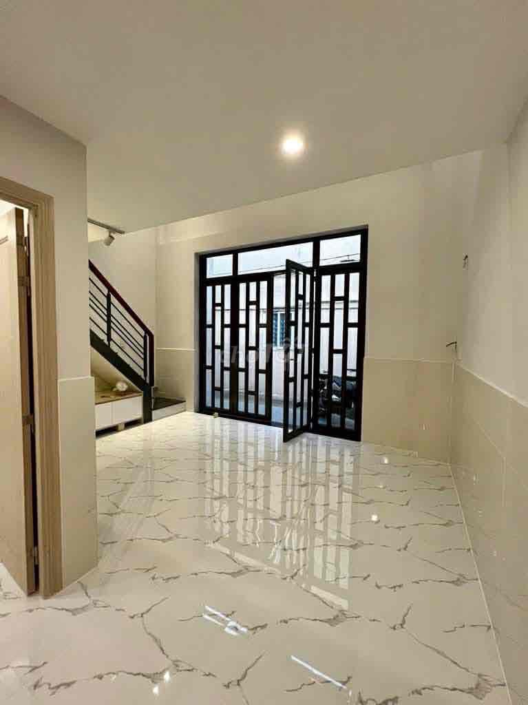 nhà ngang khủng 5,3