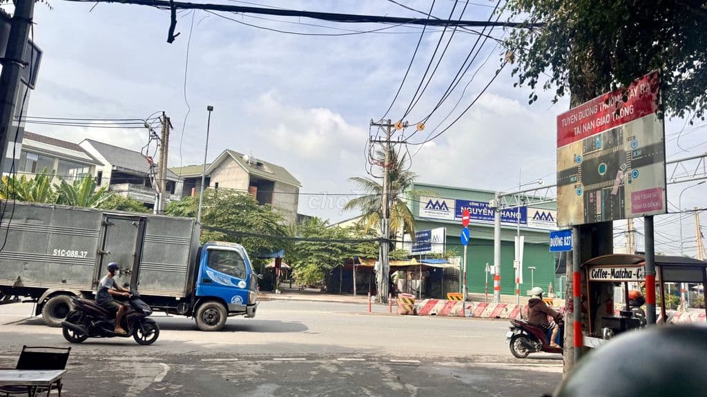 ĐẤT HXH 8M NGUYỄN DUY TRINH SÁT VÒNG XOAY P PHÚ HỮU Q9