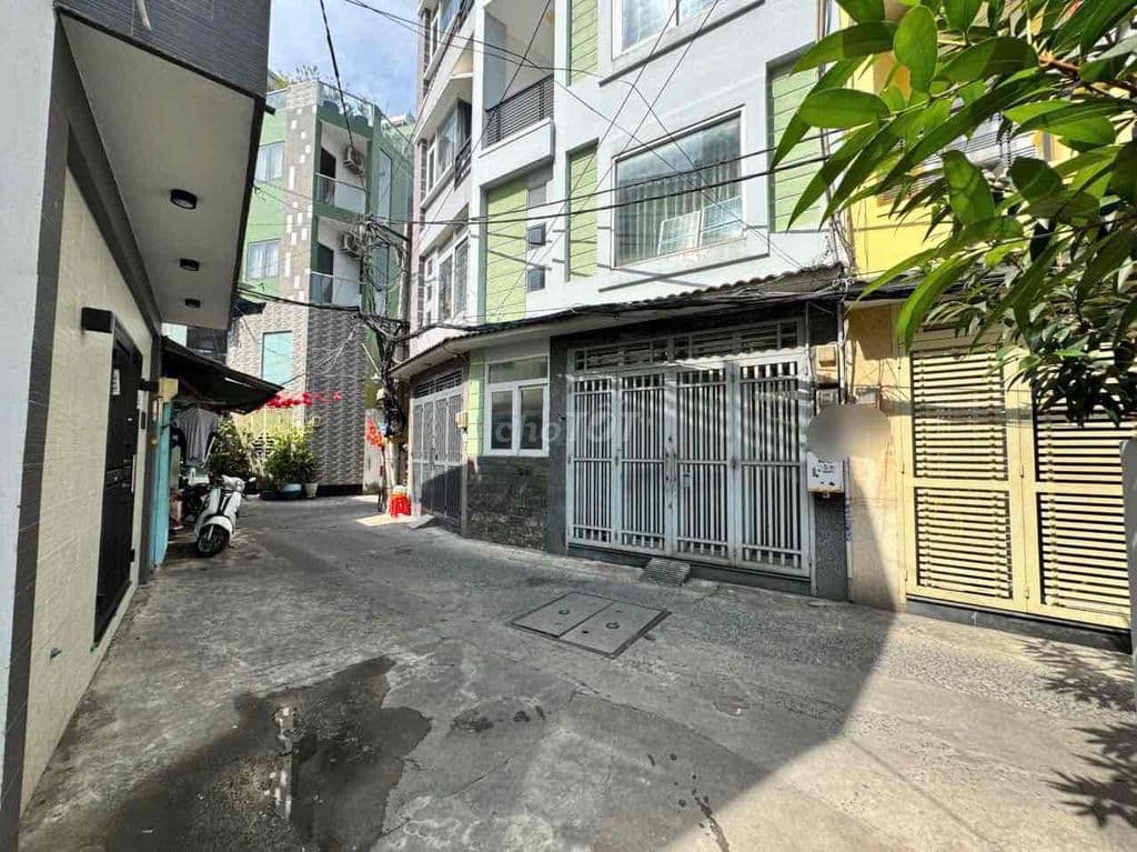 Nhà hẽm ba gác , cách đuòng Phan đăng lưu 50m