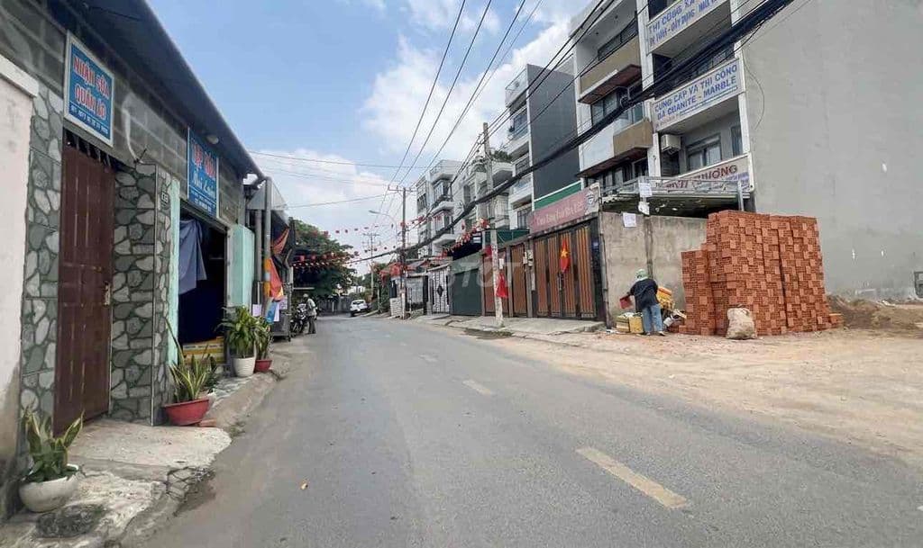CẦN BÁN MT ĐƯỜNG 11 TRƯỜNG THỌ (9x27) 239M2 NỞ HẬU GIÁ GIẢM 14,9TỶ