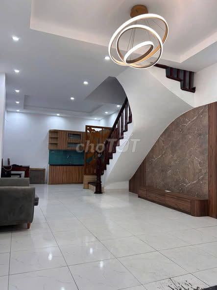 bán nhà 5 tầng đường Giáp Bát giá nhỉnh 8 tỷ