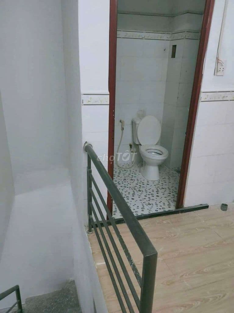 bán nhà gác suốt 4x7 trên dưới điều có vệ sinh đường 1a - Ảnh 3