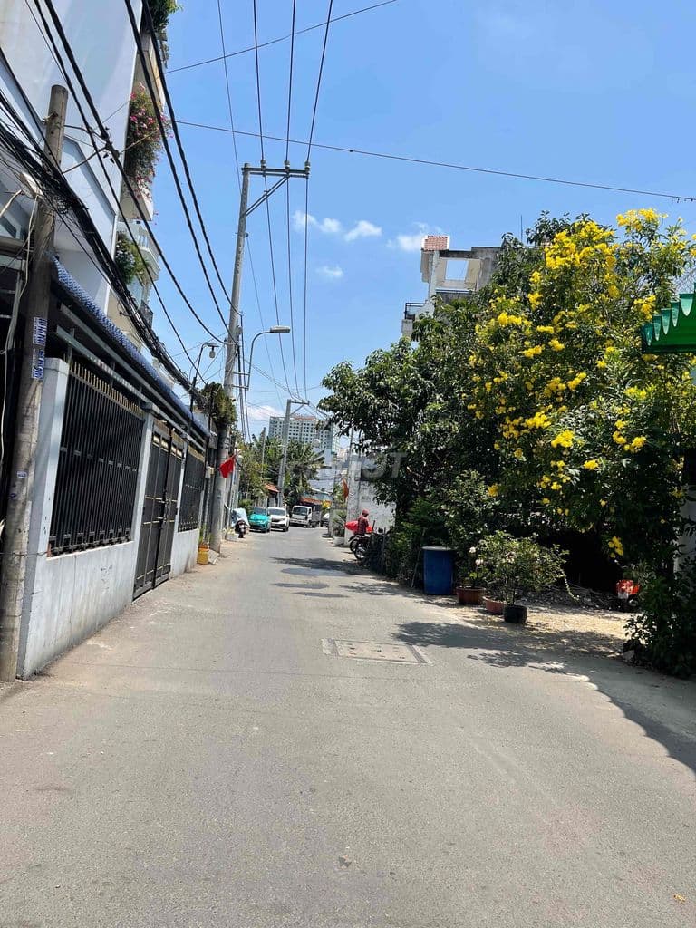 cần bán lô đất góc 2 mặt tiền đường Nguyễn trung nguyệt Phường bình