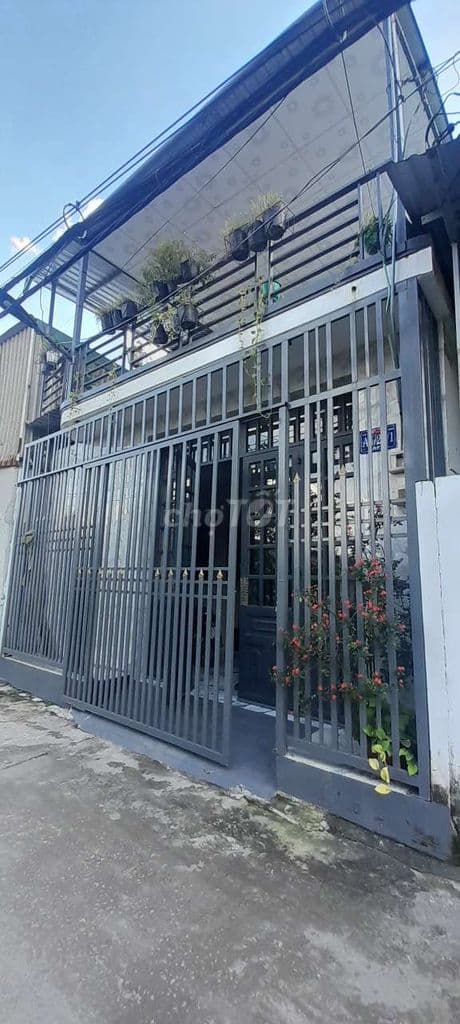 cần bán gâp hoặc cố nhà rồi thuê lại ở