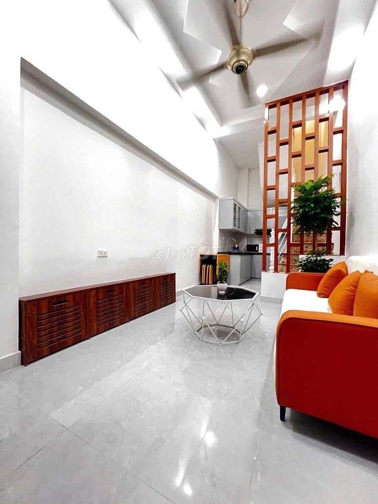 Nhà phố Cự Lộc , nhà đẹp về ở ngay