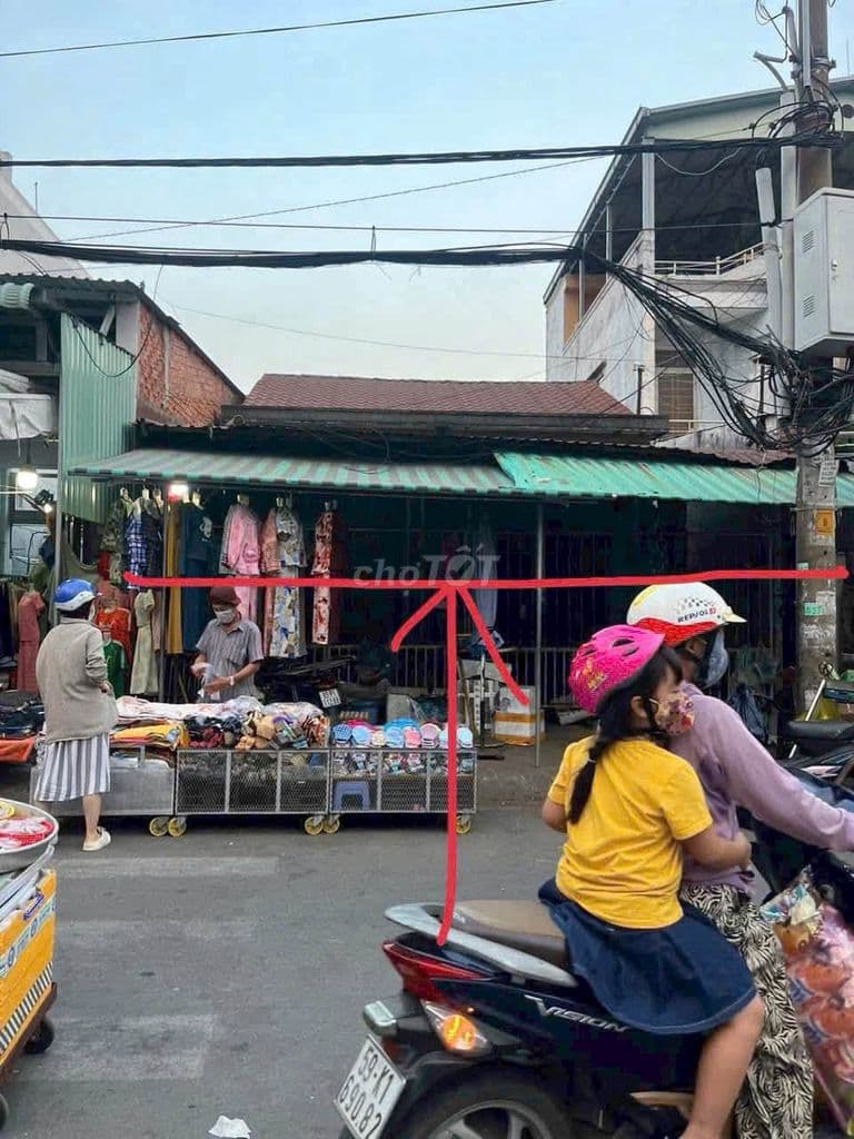 BÁN NHÀ CẤP 4 - MT CHỢ LONG THẠNH MỸ - 14,9 TỶ/185M2