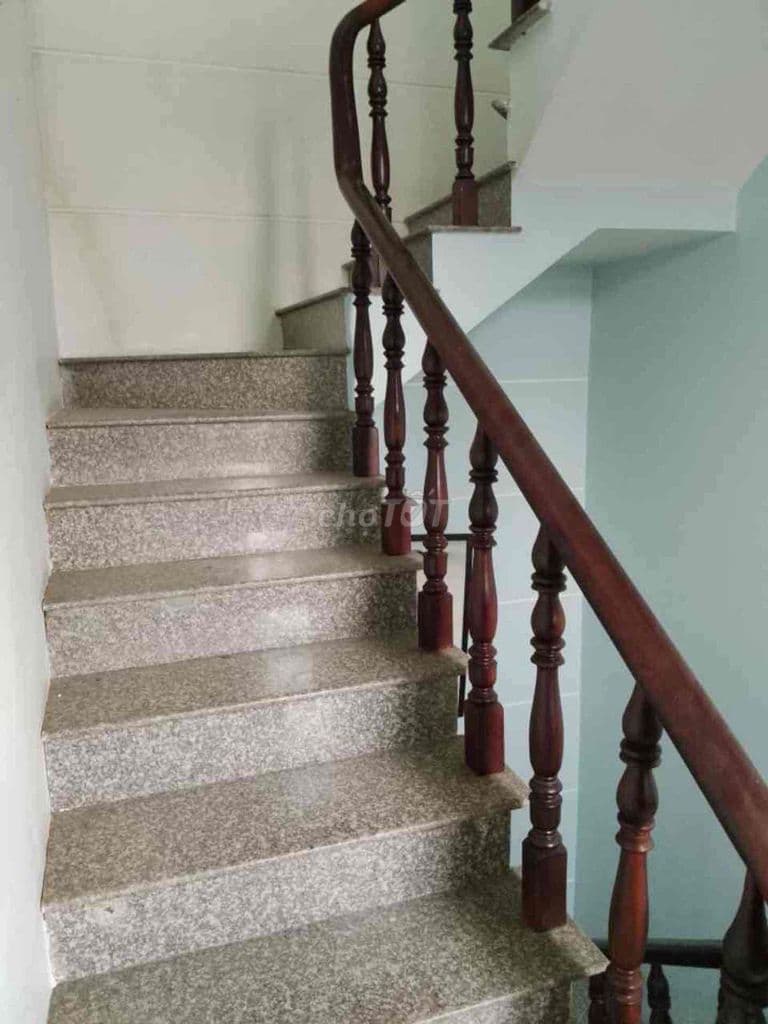 NHÀ 3 TẦNG , Ô TÔ NGỦ SÂN , ĐƯỜNG 8m, 83m2 , NGANG 4,6m CHỈ 4,5 Tỷ - Ảnh 3