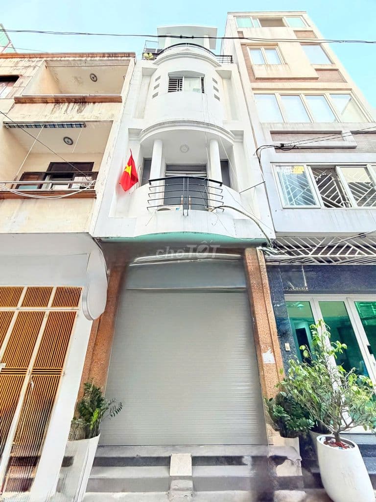 Hẻm Xe Hơi Sát MT Đường 3/2. (31m2, nở hậu). 4 Tầng Đúc. Giá 8.4 Tỷ TL