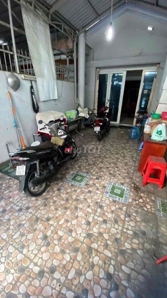 Kẹt tiền Bán nhà mặt tiền Trần Bình Trọng giá rẻ 150tr/1m2 - Ảnh 2