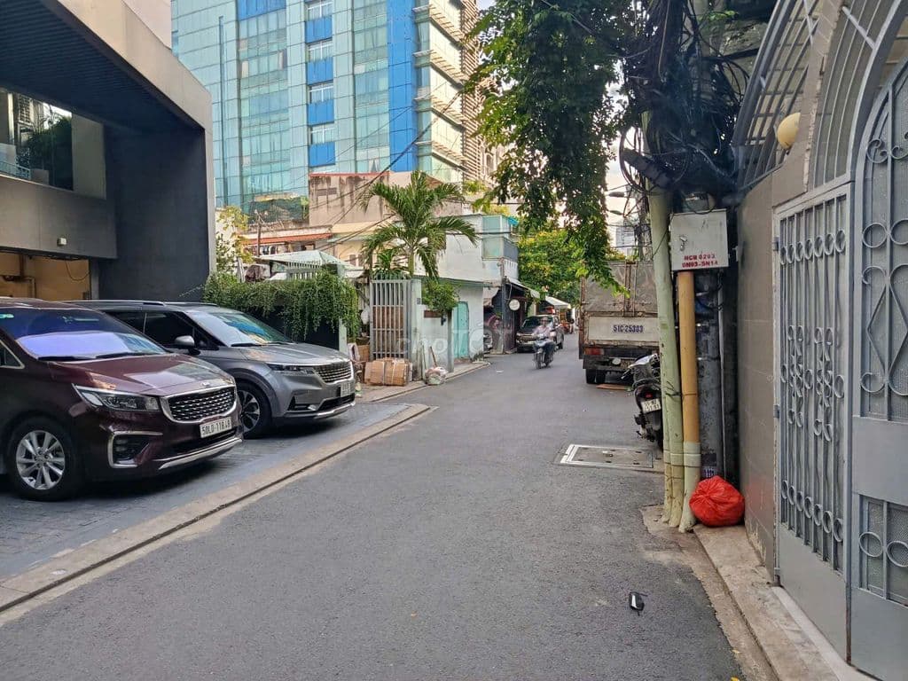 Bán Nhà Mặt Tiền Phú Nhuận. DT 4,5x16m 5 Tầng trục Nguyễn Văn Trỗi - Ảnh 2