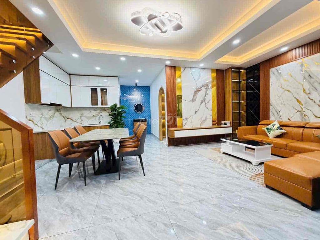 bán nhà sổ hồng riêng dt 7x10 1 trệt 2 lầu 5 phòng ngủ - Ảnh 2