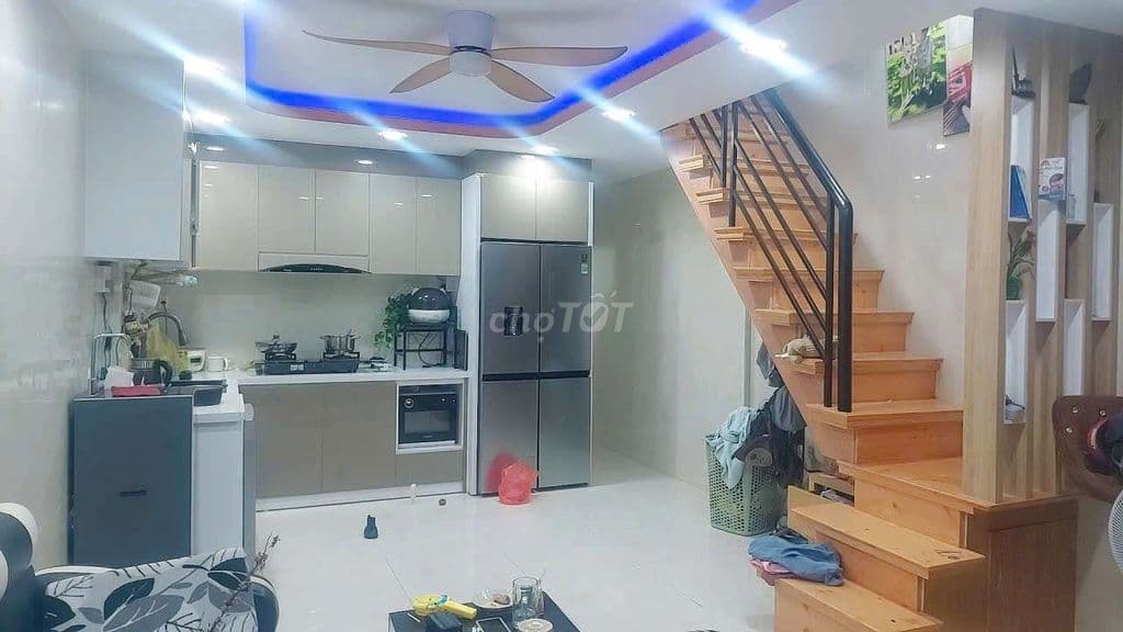 nhà 1tret 1lau sổ chung ký ủy quyen toàn phan