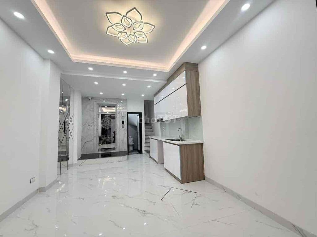 Siêu hót Phố Cự Lộc, nhà đẹp ở luôn, cách 10m oto tránh, 38m*5 tầng