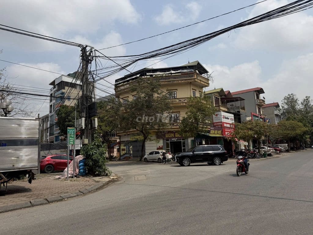 View vườn hoa-kinh doanh-oto tránh-cách chợ ql23b vài bước chân-nhà c4