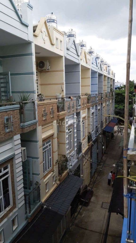 nhà phố 2.5 lầu HXH .SHR ngay võ văn kiệt