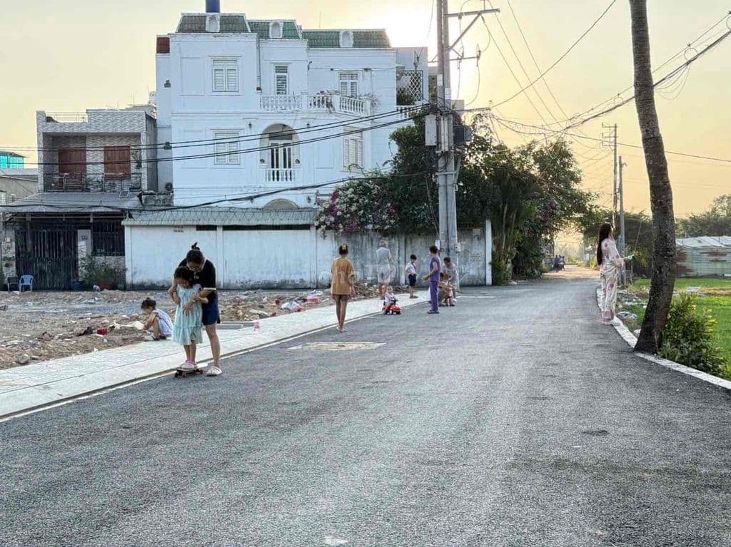 Dãy 6 Lô 4x25, Đường 8M Thông, Hệ Số 5 Tầng, Tương Lai Mở Đường