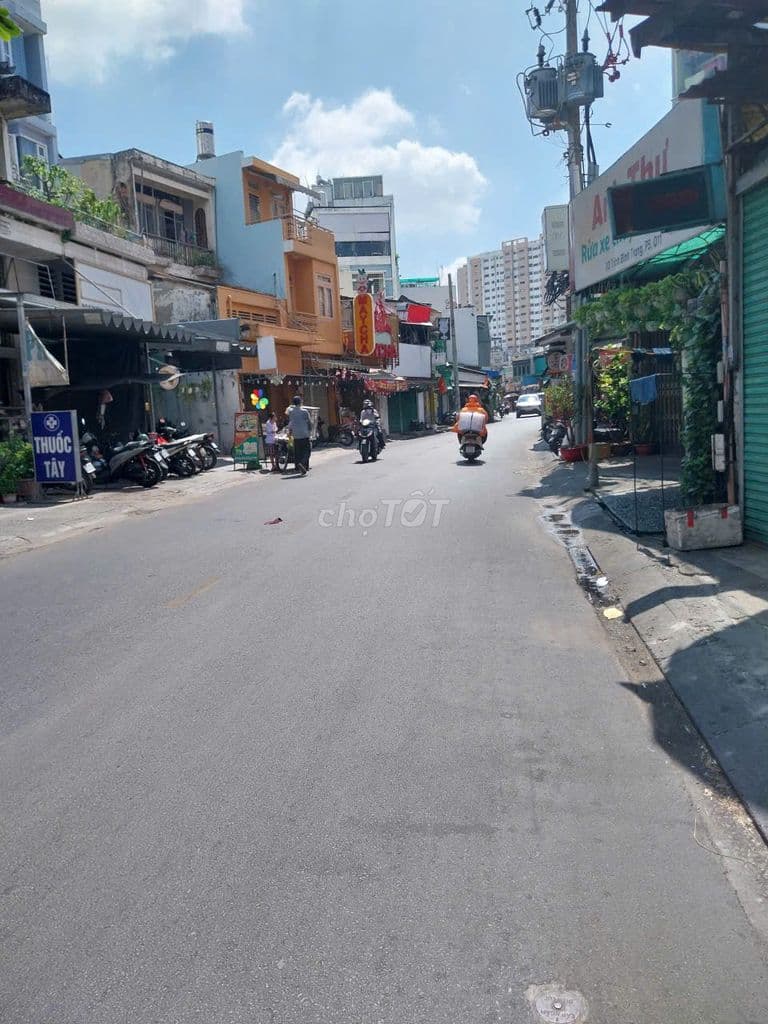 Người nhà cần bán căn nhà hẻm xe hơi đậu cửa mùa ở ngay hoặc xây mới