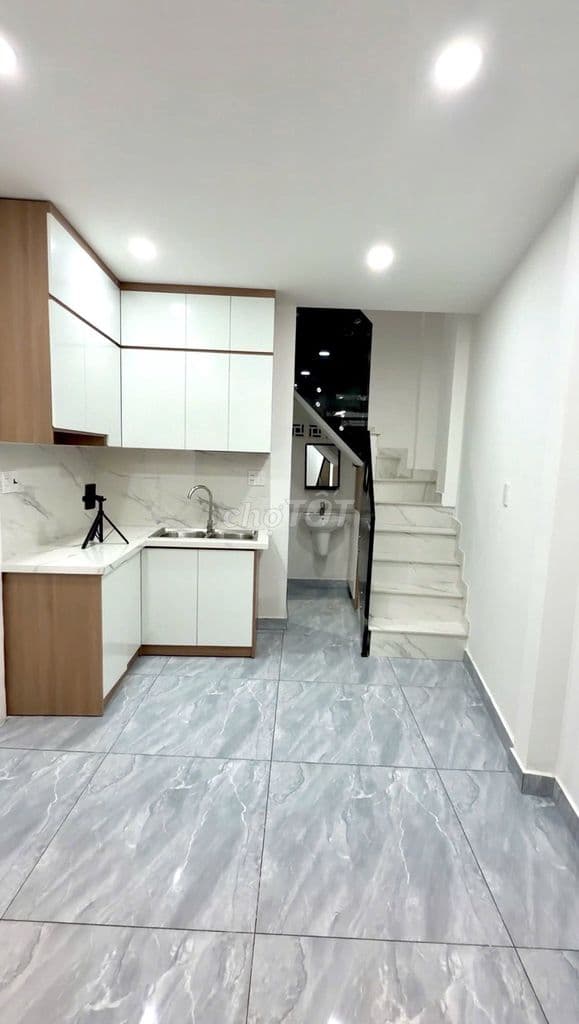 NHÀ MỚI NHỎ XINH NỞ HẬU TRỆT LỬNG LẦU 2PN LẠC LONG QUÂN P5 - Ảnh 2