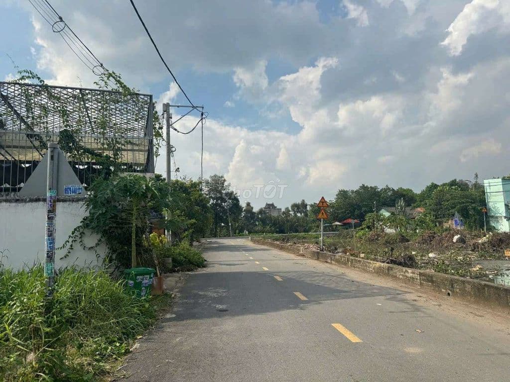 Đất Mặt Kênh 5x30,đường nhựa 8m Thông.Gần sông Vàm Thuật