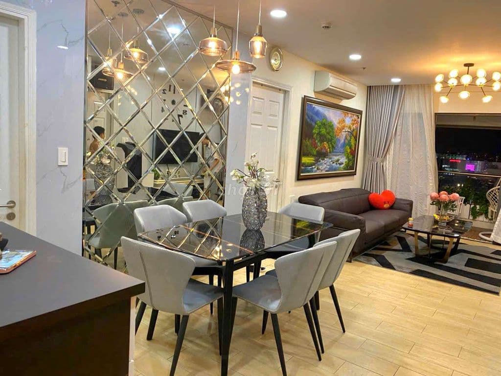 Cần Bán Gấp Căn Hộ 2 Phòng Ngủ, Full NT, Tại The Everrich Infinity, Q5