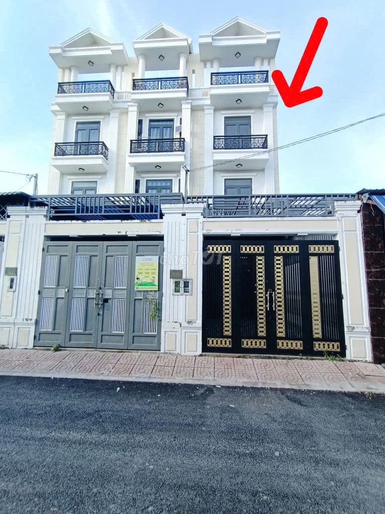 HẺM 7M QL13- DT 4X19M+ 3 LẦU + SÂN XE HƠI+4PN+5WC