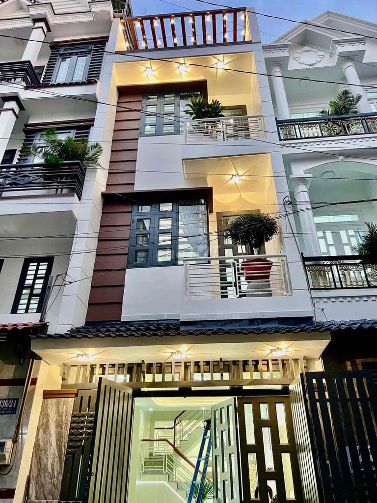 Nhà hẻm xe tải, chợ Hiệp Thành, 4x13, 2 lầu. Ô Tô đậu trong nhà.