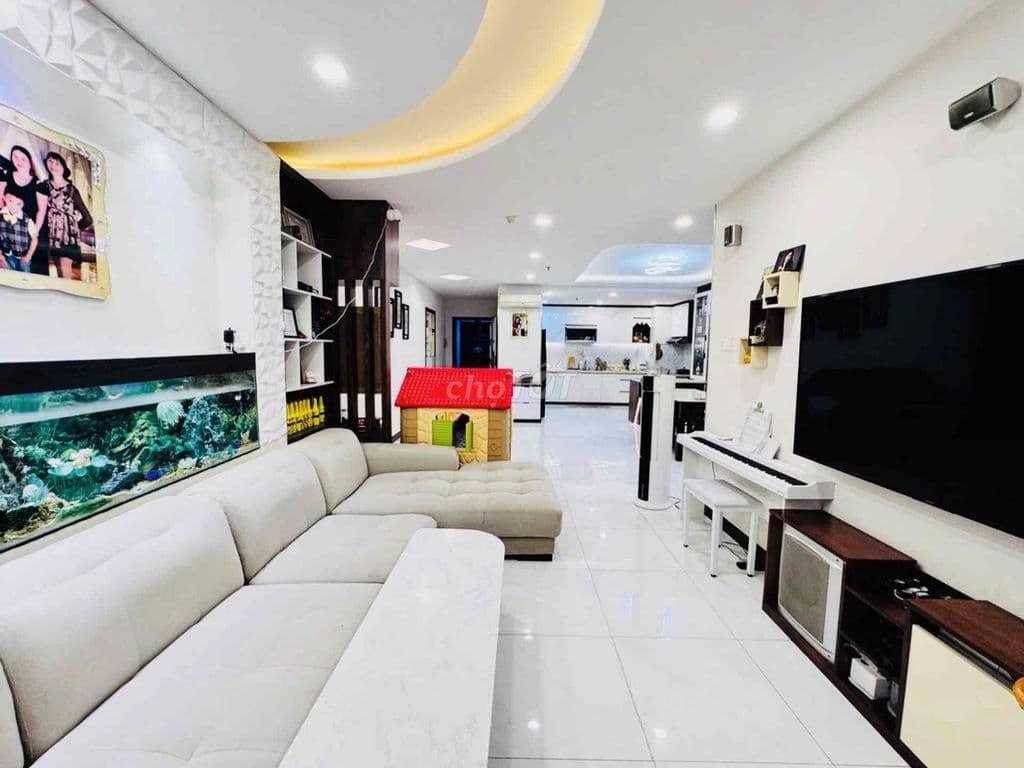 ngã tư còn chờ gì nữa - Ảnh 3