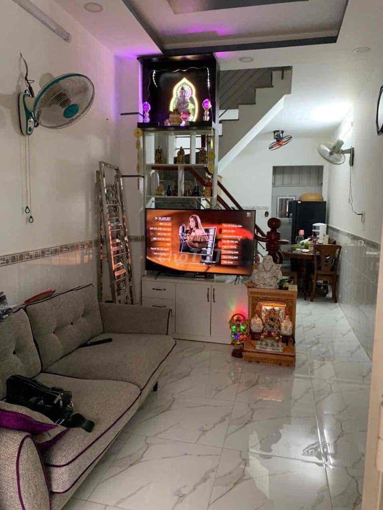 Chính chủ bán nhà 3 tầng,sổ hồng,đường nhựa 6m,xe oto đỗ ngay nhà