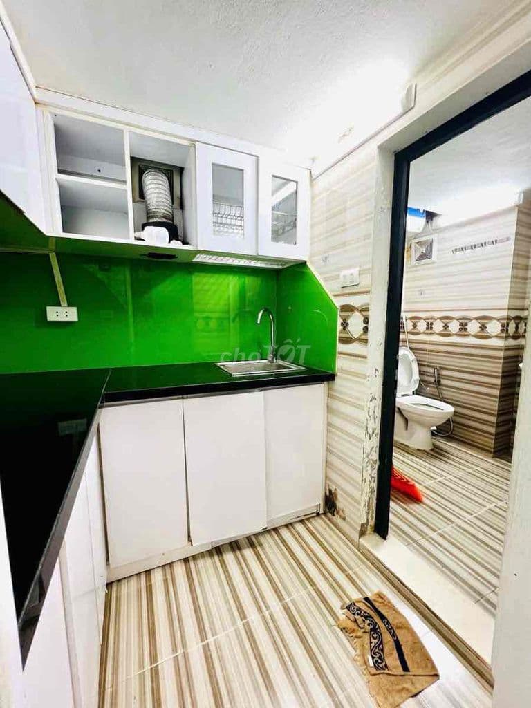 TT Nguyễn Chí Thanh, tầng 1, sát phố, 2 thoáng, ô tô đỗ, ngõ rộng - Ảnh 2