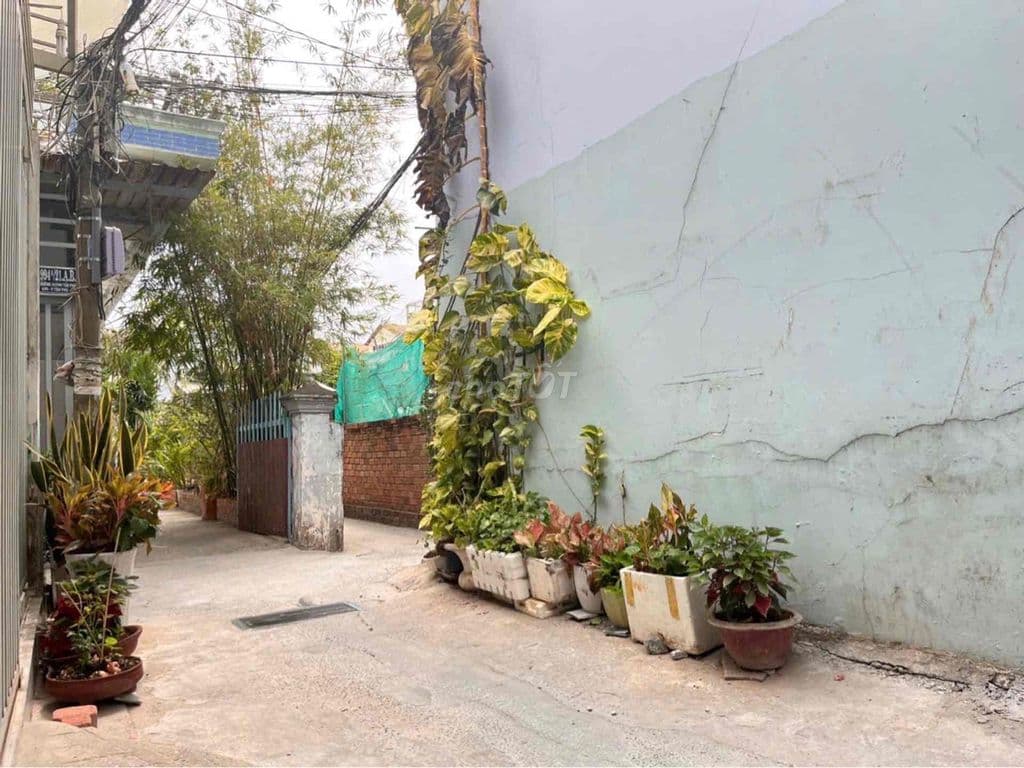 * NHÀ CẤP 4 QUẬN 7 - CHỦ KHÔNG LÀM HOÀN CÔNG GẦN NGUYỄN THỊ THẬP - HẺ