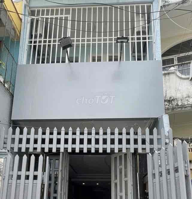 Ngộp bank, Bán nhà hẻm 8m khu ẩm thực Nguyễn Thiện Thuật, Quận 3.