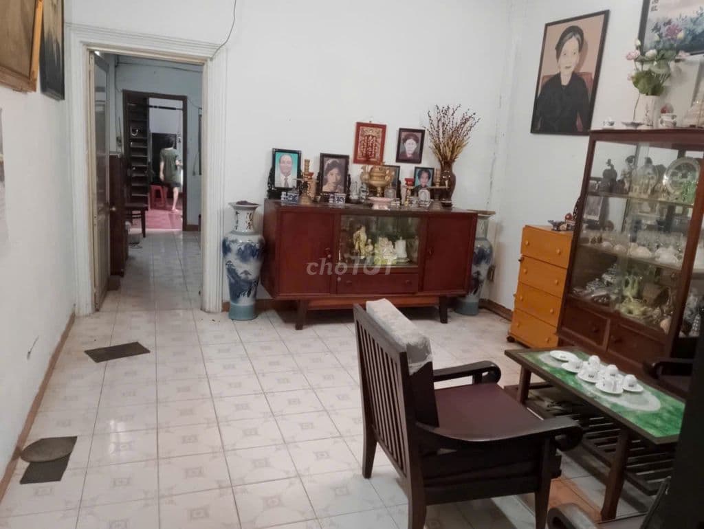 Nhà mặt tiền hẻm rộng - Ảnh 2